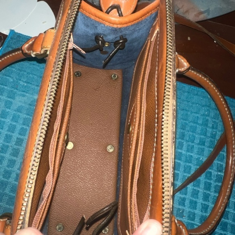 Dooney & Bourke - Picture 5 of 9